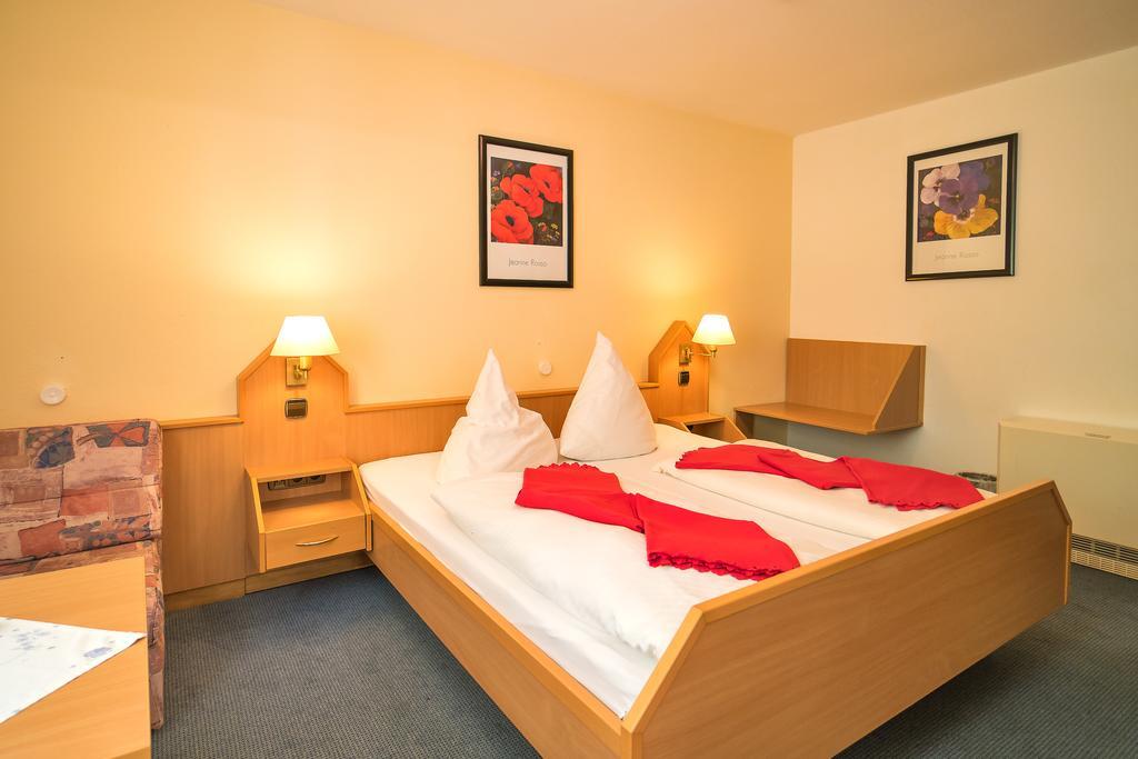 Hotel Zum Lieben Augustin Meersburg Rum bild