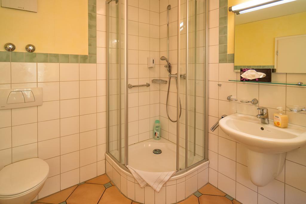 Hotel Zum Lieben Augustin Meersburg Rum bild